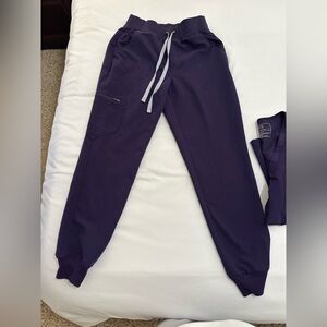 Figs Deep Purple Scrub Set